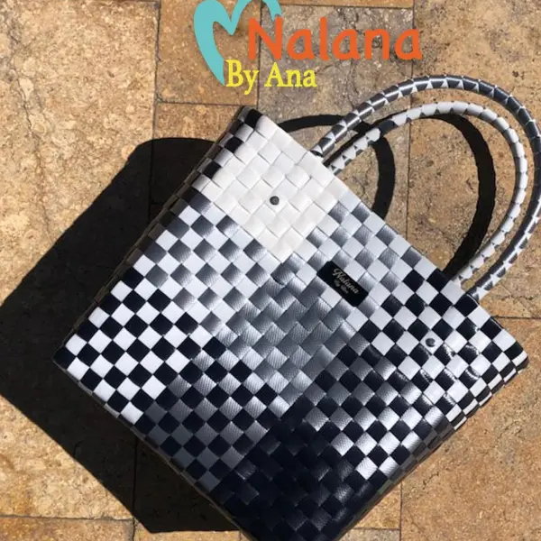 Bolso blanco y negro